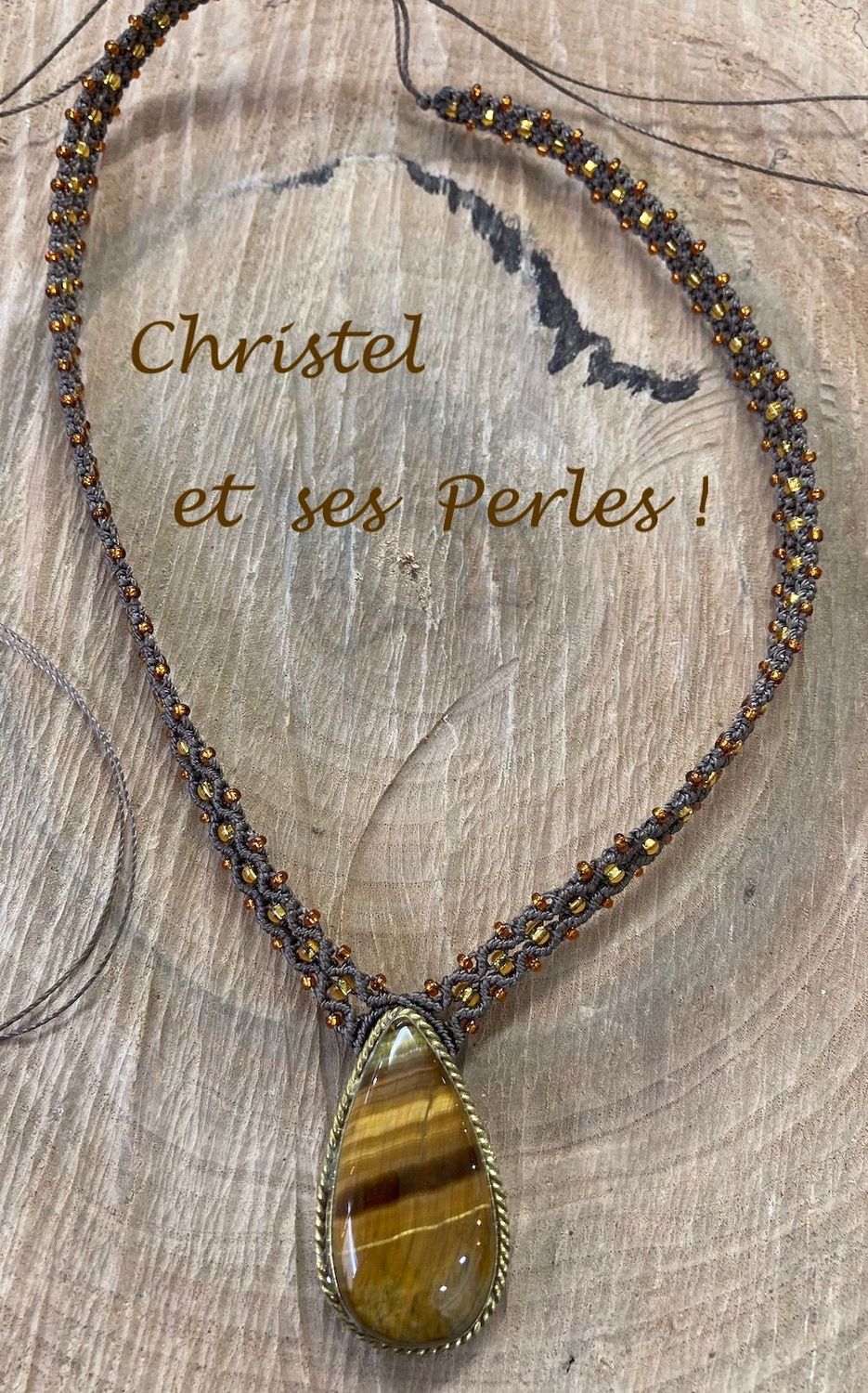 Collier macramé et Oeil de Tigre  serti de laiton