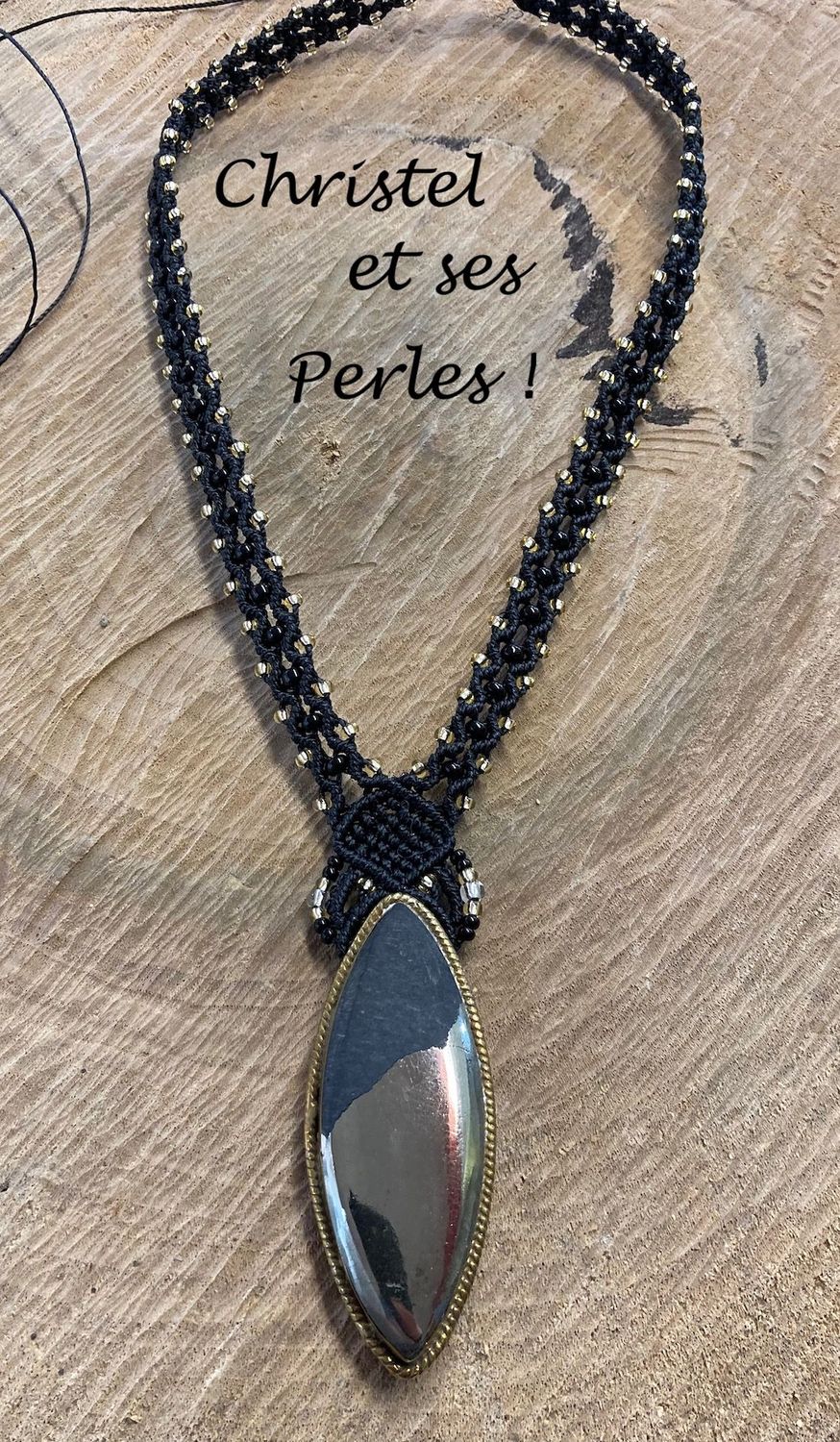 Collier macramé et Shungite sertie