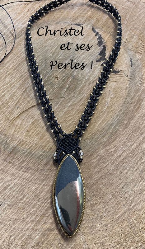 Collier macramé et Shungite sertie