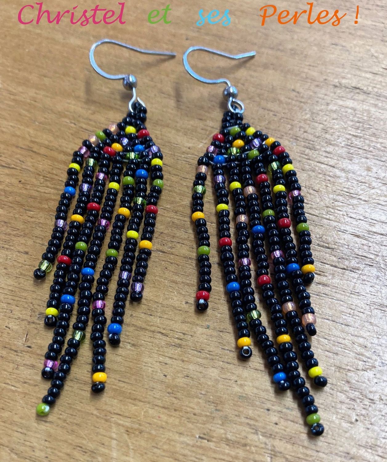 Boucles d'oreilles confettis multicolores en perles Boucles d'oreilles confettis multicolores en perles