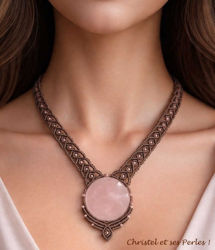 Collier macramé et Quartz rose rond façon baroque
