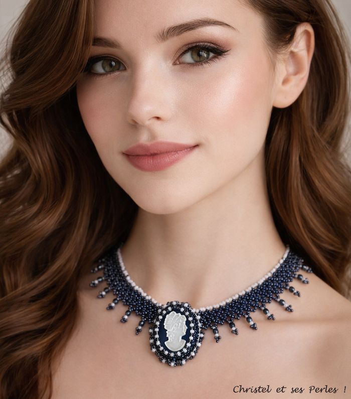 Lizzy : Collier baroque et camée Lizzy : Collier baroque et camée