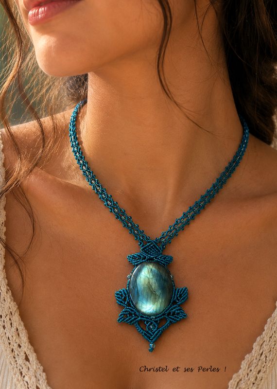 Collier macramé Elfique fil canard et Labradorite