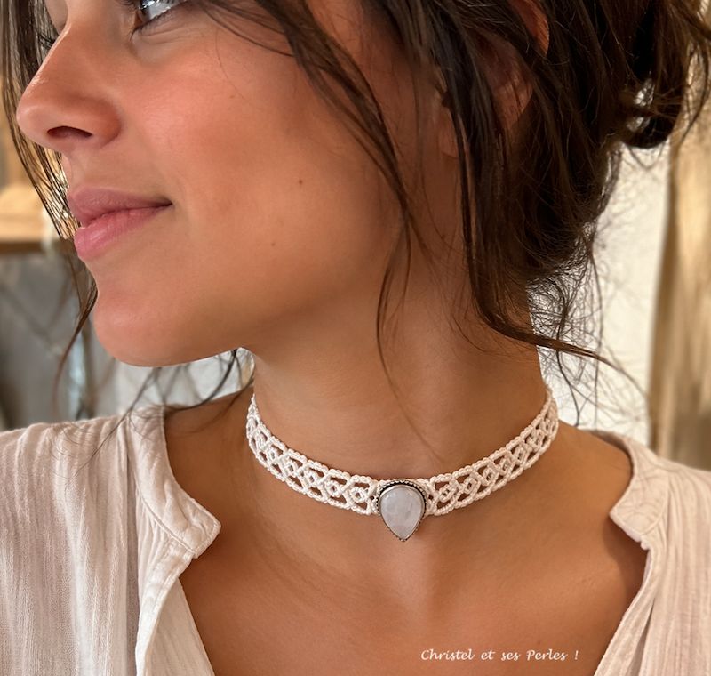 Collier ras de cou Pierre de Lune sertie
