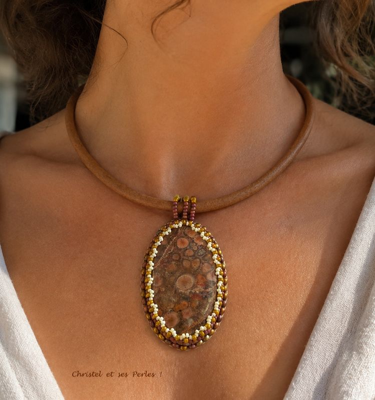 Pendentif Jaspe orbiculaire sur cordon cuir