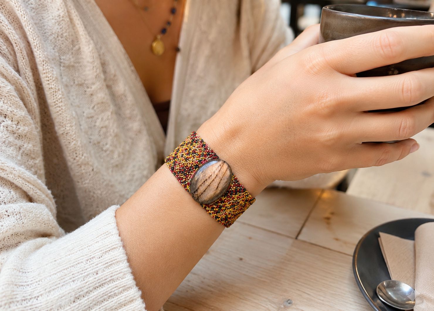 KILT : bracelet artisanal femme macramé avec pierre naturelle Labradorite KILT : bracelet artisanal femme macramé avec pierre naturelle Labradorite