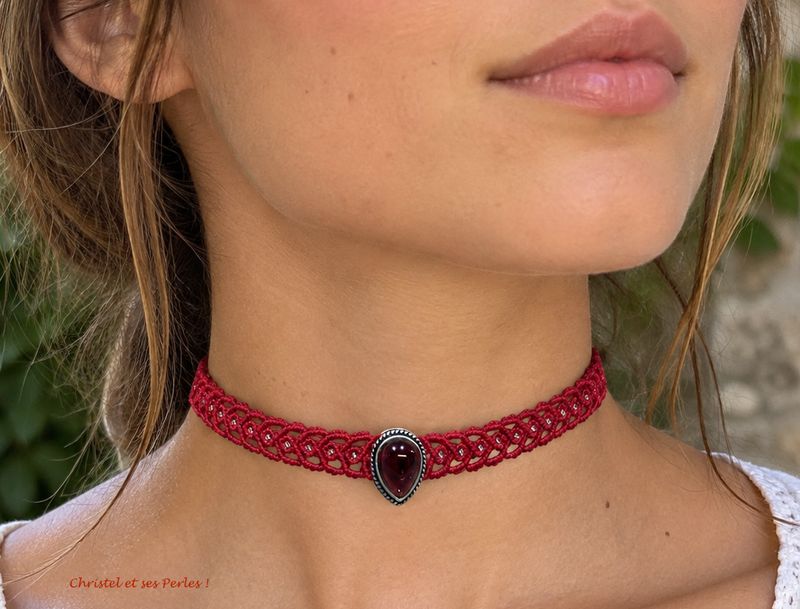 Ras-de-cou macramé rouge avec pierre fine Grenat Ras-de-cou macramé rouge avec pierre fine Grenat