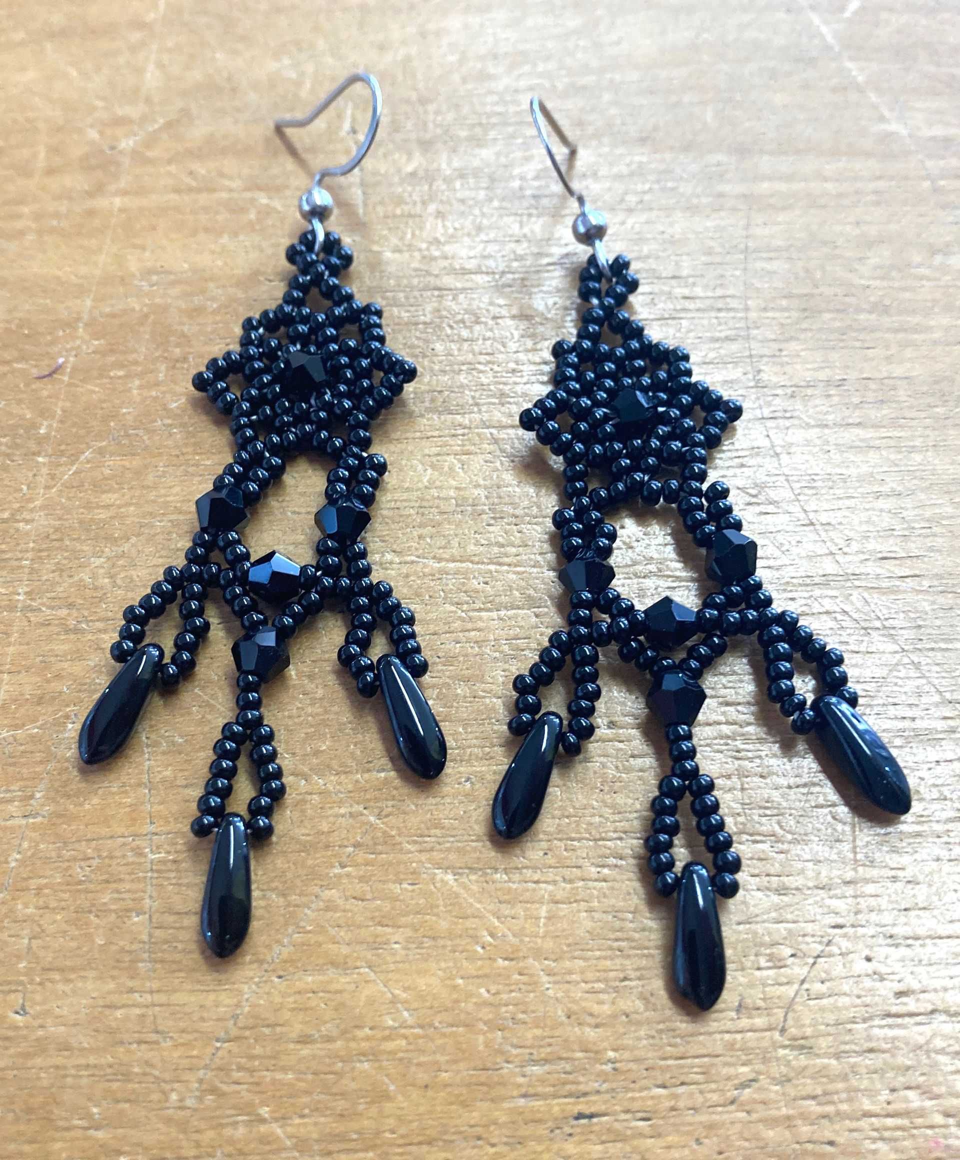 ? Boucles d’oreilles « Élégance Noire » – Bijoux en perles tissées