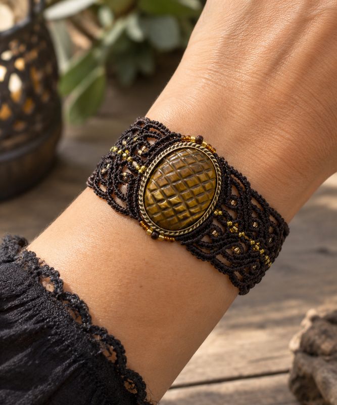 Bracelet macramé baroque et Oeil de Tigre  serti