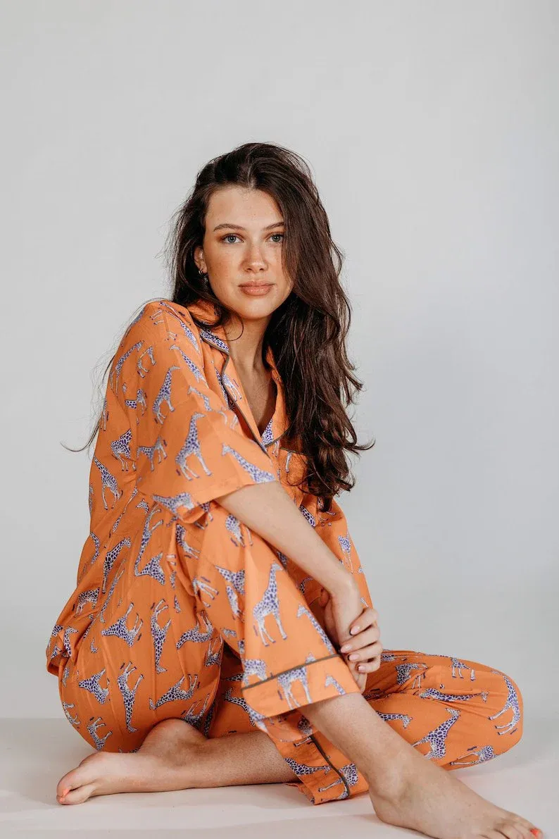 100% sustainable organic cotton pajamas, women&#39;s pajama sets, super soft giraffe print pajamas
