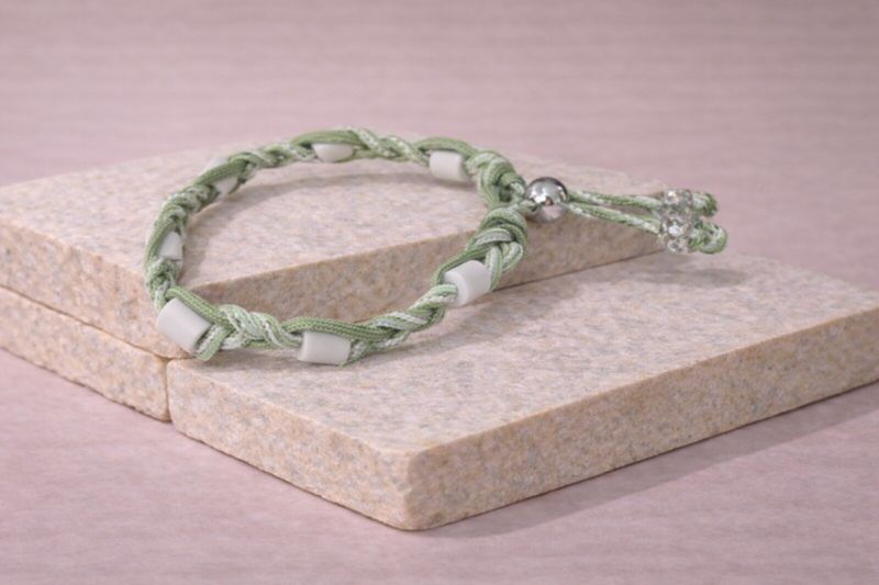 NO.32 Guacamole Glow - Natuurlijke EM-X Anti-Tekenband - 25/29cm NO.32 Guacamole Glow - Natuurlijke EM-X Anti-Tekenband - 25/29cm