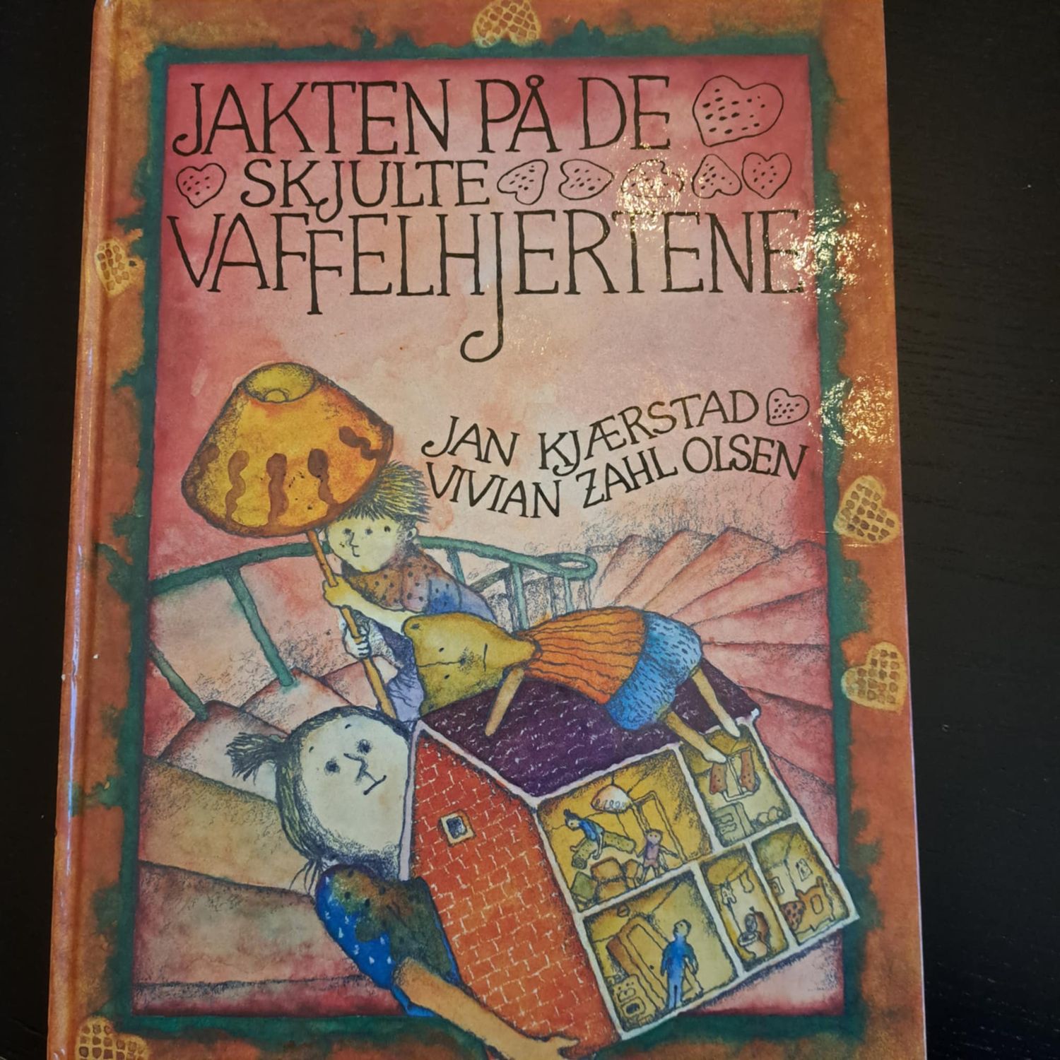 Jakten på de skjulte vaffelhjertene bok/Book