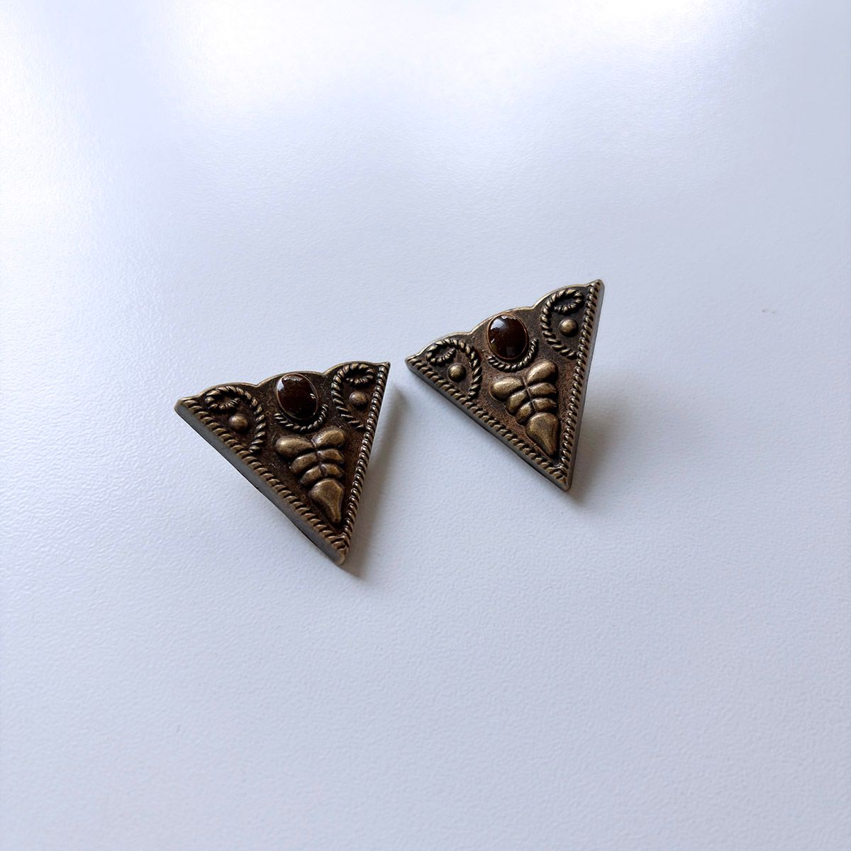New Triangle Arrowhead Collar Tip Brooch 1 Pair With Screws Double Choice CT-MN06