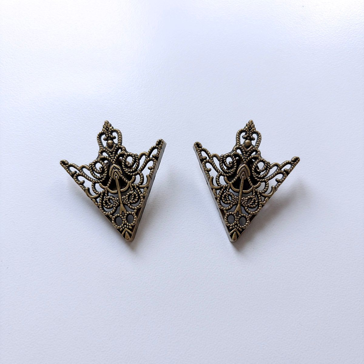 Antique Bronze Arrow Cross Knot Collar Tip Brooch 1 Pair With Screws CT-MN04AB