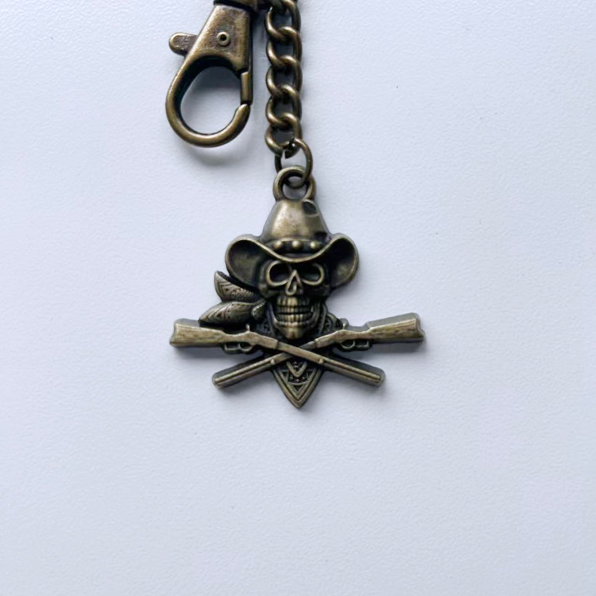 Vintage Bronze Plated Pirate Skull Western Cowboy Metal Charm Pendant Key Ring Key Chain KEYRING-SK036AB