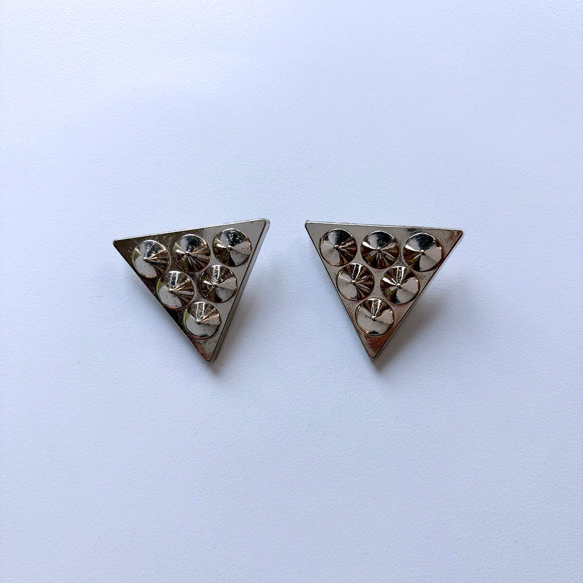 New Bright Silver Cone Triangle Collar Tip Brooch 1 Pair With Screws CT-MN10BR