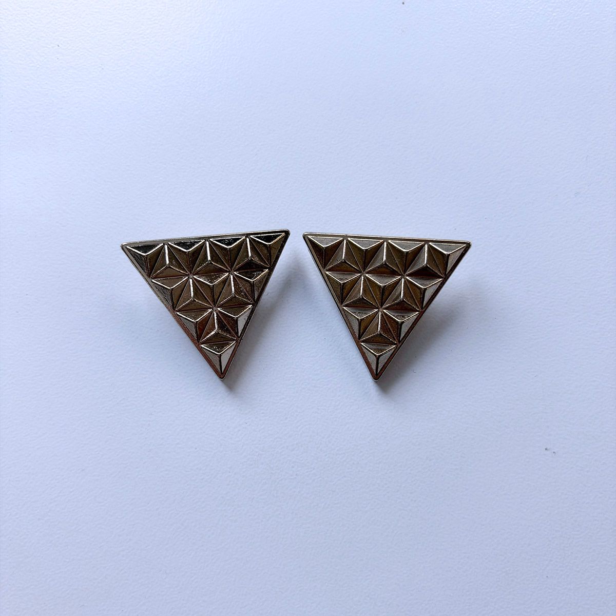 New Bright Silver Triangle Collar Tip Brooch 1 Pair With Screws CT-MN05BR