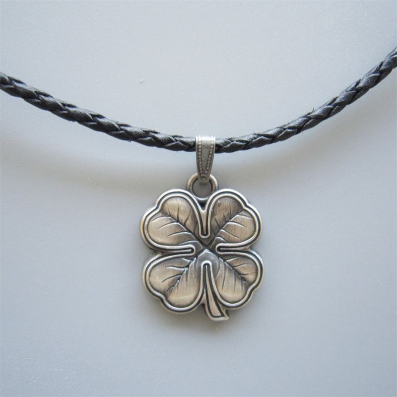 Vintage Silver Plated Marple Leaf Metal Lucky Charm Pendant Leather Necklace NECKLACE-T042SL