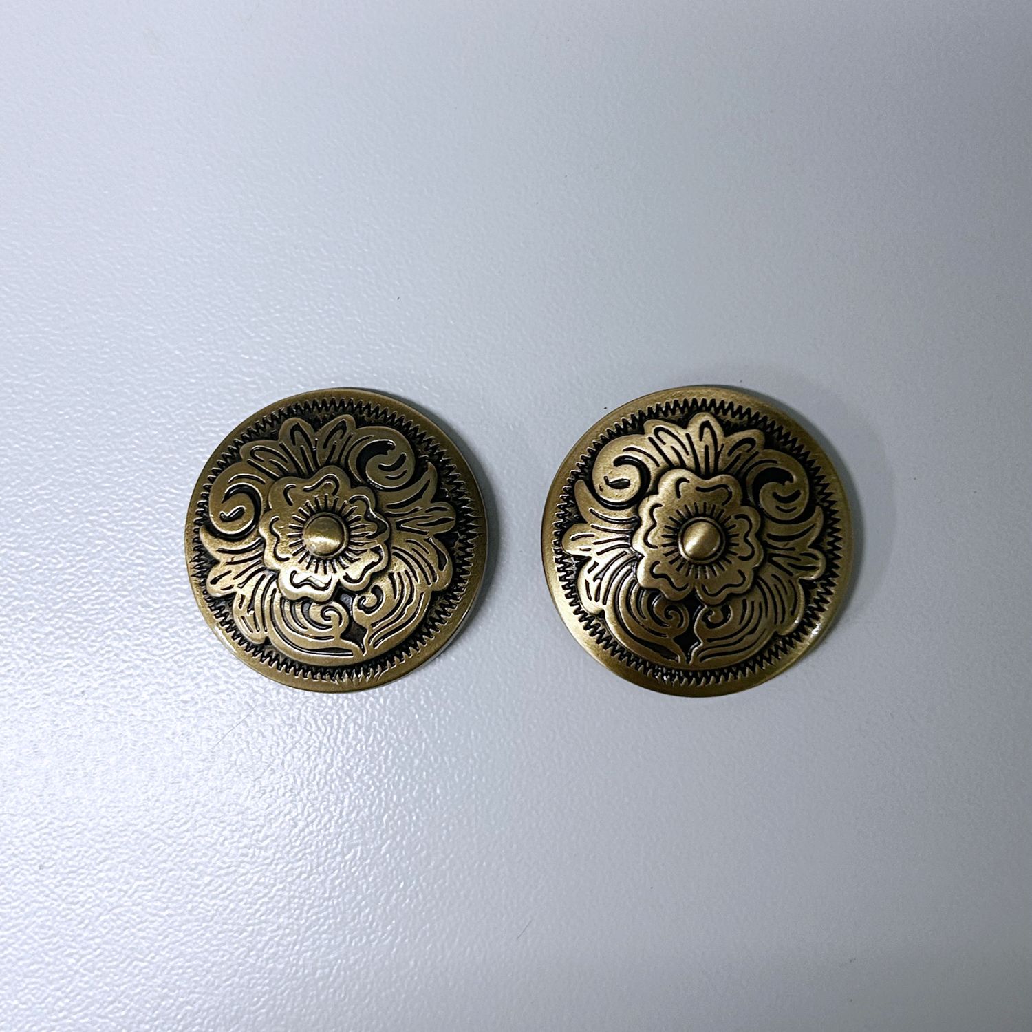 2 Pcs 1.3 inches Western Flower Solid Brass Conchos for Leather Wallet