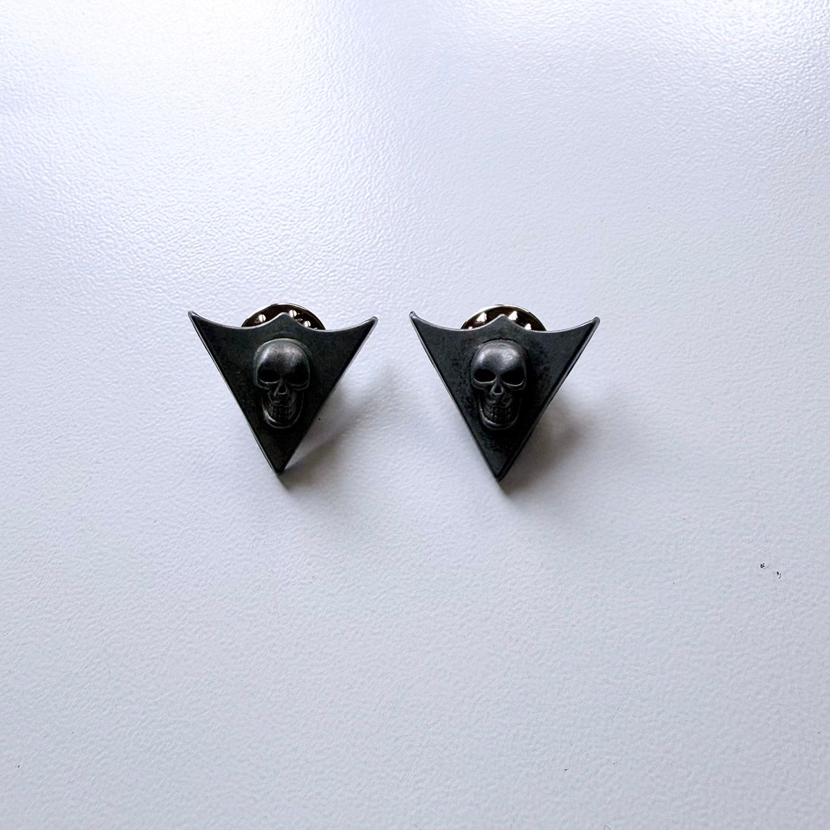 Antique Silver Skull on the Shied Collar Tip Brooch 1 Pair With Screws CT-MN03AS