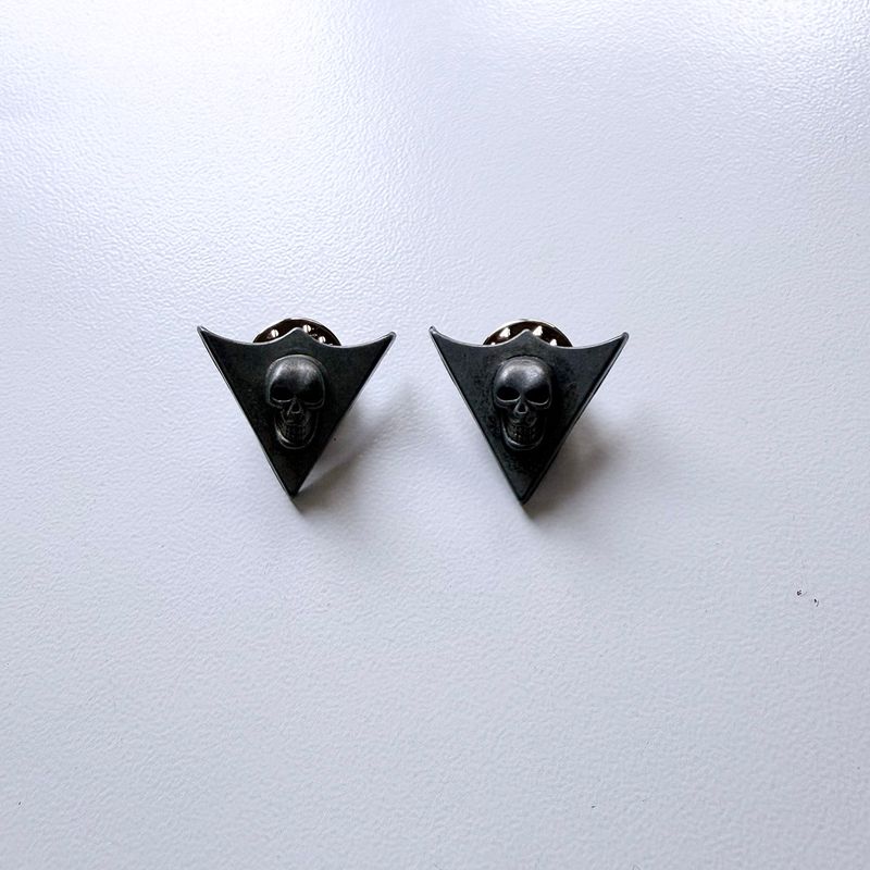 Antique Silver Skull on the Shied Collar Tip Brooch 1 Pair With Screws CT-MN03AS
