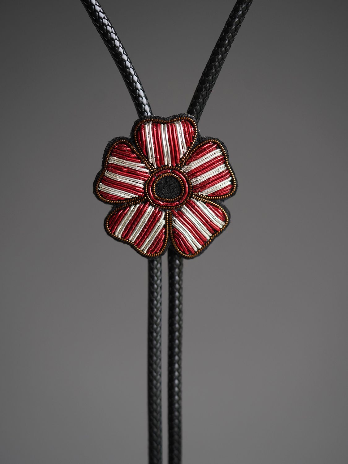 "Retro Red and White Flower" Metal Wire Embroidery Bolo Tie Creative Neckwear Necklace BOLOTIE-E024