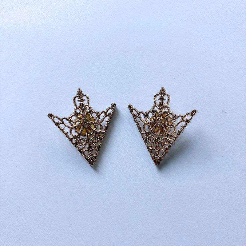 Gold Color Plated Arrow Cross Knot Collar Tip Brooch 1 Pair With Screws CT-MN04GD