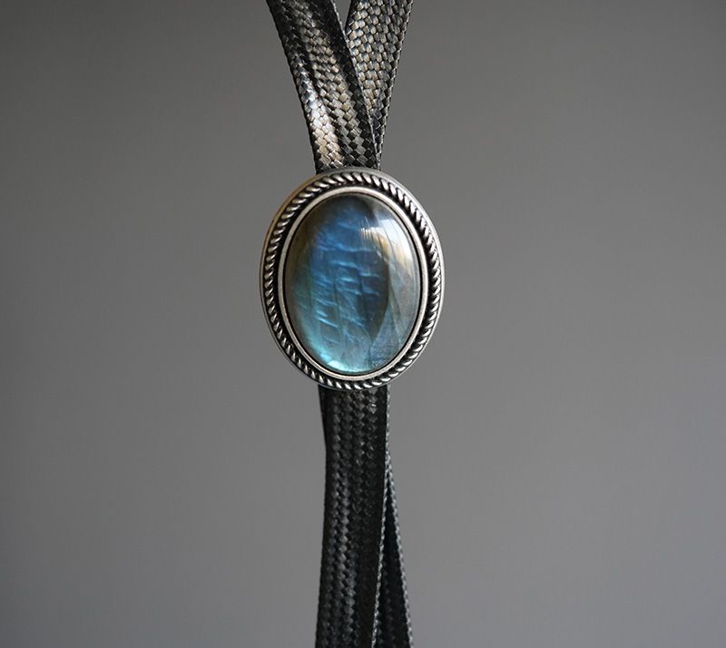 Natural elongated tourmaline Bolo tie - Cosplay necklace for the wild dog writer Tanizaki - Academic style BOLOTIE-078TZ