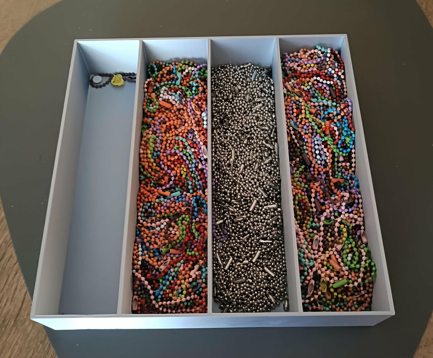 Organizer 4-komorowy podłużny na narzędzia i drobiazgi