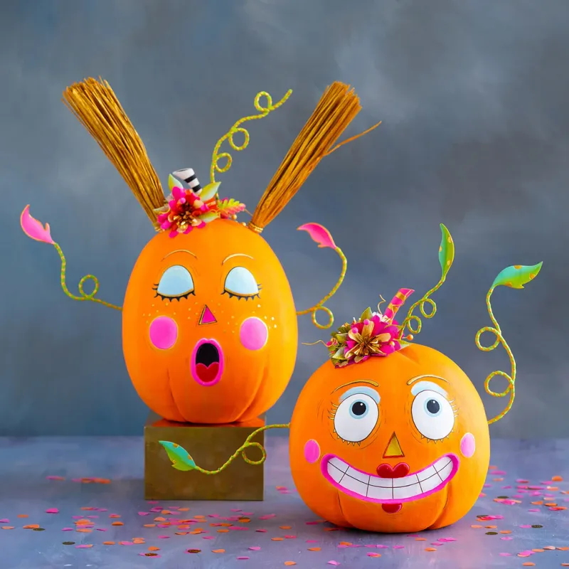 Bumpkin Betty &amp; Gossip Gourdy Bucket, Papermache 6"