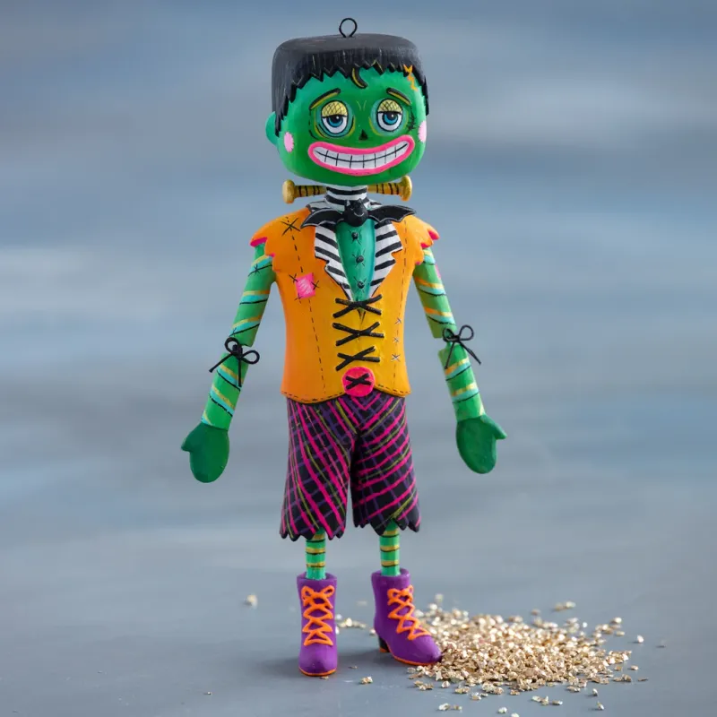 Swanky Franky Orn, Resin
