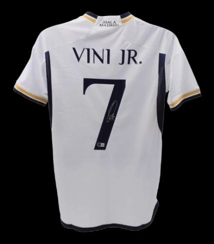 Signiertes Real Madrid Trikot von Vinicius Jr., Nr. 7, Saison 2024/25  Original Real Madrid Trikot, signiert von Vinicius Jr.  Echtheitszertifikat: Beckett Hologramm  Lieferzeit: 10–20 Tage