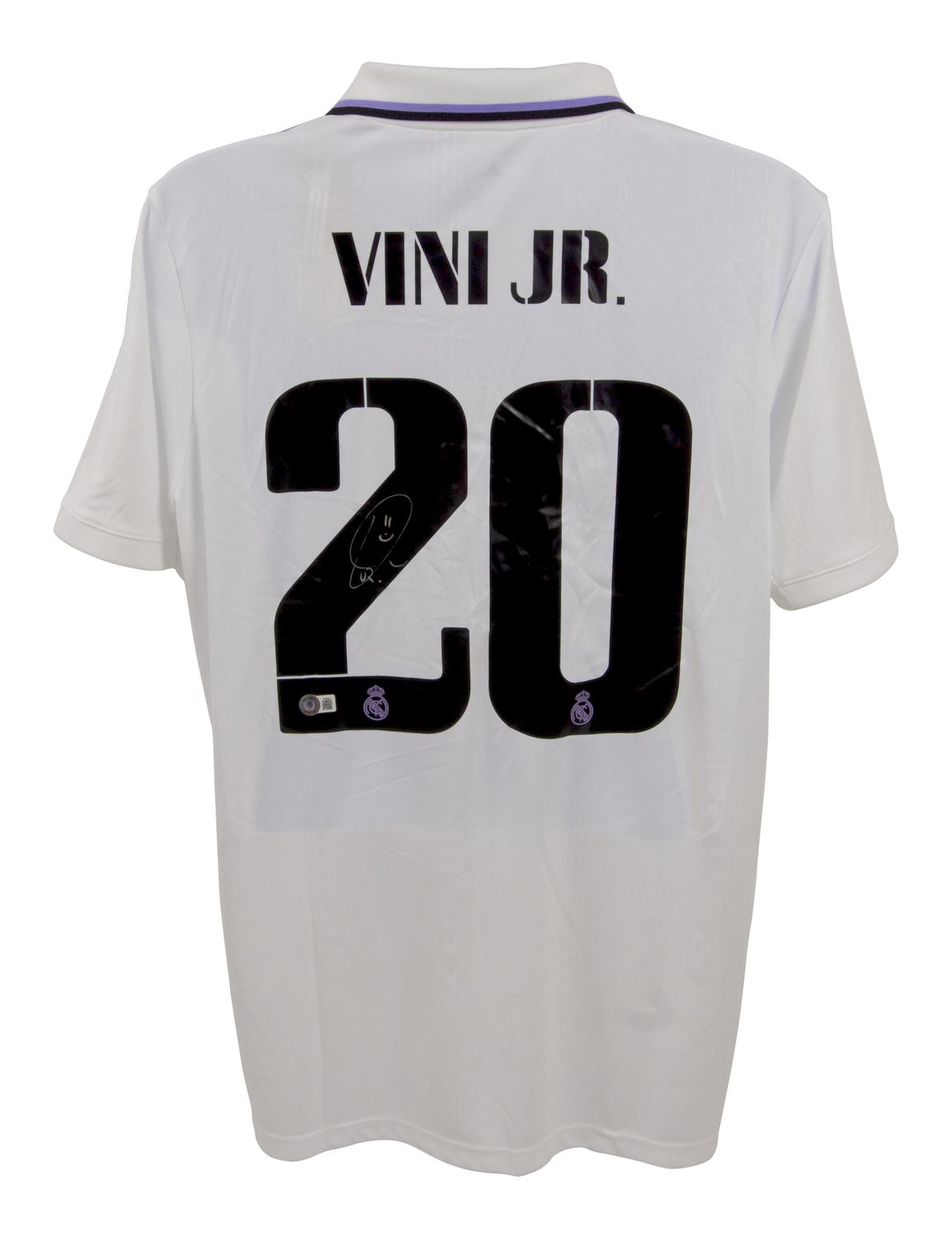 Signiertes Real Madrid Trikot von Vinicius Jr. (Saison 2022/23) – Trikotnummer 20  Original Real Madrid Trikot mit der Unterschrift von Vinicius Jr.  Echtheitszertifikat: Beckett Hologramm  Lieferzeit: 10–20 Tage
