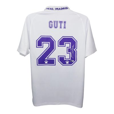 Camisola autografada de Guti Hernandez do Real Madrid, época 96/97.  Réplica da camisola do Real Madrid autografada por Guti Hernandez, época 96/97.  Autenticação: Holograma Beckett.  Prazo de entrega: 10 a 20 dias.  Após a confirmação da encomenda,