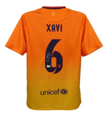 Xavi Trikot Nr. 6, FC Barcelona, ​​Saison 2012/13, signiert. Echtheitszertifikat von Beckett.  Replika-Trikot des FC Barcelona, ​​signiert von Xavi Nr. 6, Saison 2012/13.  Echtheitszertifikat: Beckett Hologramm.  Lieferzeit: 10–20 Tage. Nach Ihrer Be