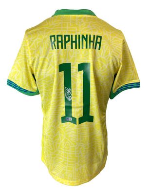 Originales, signiertes Trikot von Raphinha (Nr. 11) Brasilien 2024/25 mit Beckett-Echtheitszertifikat.  Originales, signiertes Brasilien-Trikot von Raphinha (Nr. 11) für die Saison 2024/25.  Echtheitszertifikat: Beckett-Hologramm.  Lieferzeit: 10–20