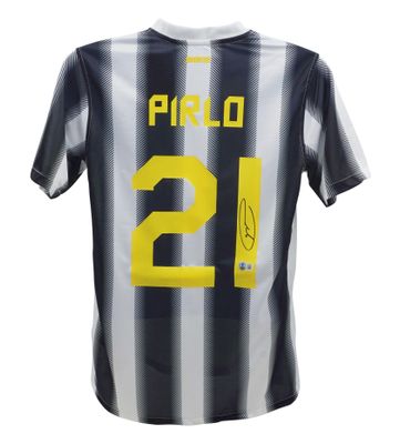 Camiseta de Andrea Pirlo número 21 de la Juventus, temporada 2011-2012. Camiseta autografiada de Pirlo. Camiseta firmada. Camiseta de Andrea Pirlo de la Juventus, temporada 2011-2012.  Réplica de la camiseta de la Juventus autografiada por Andrea Pir