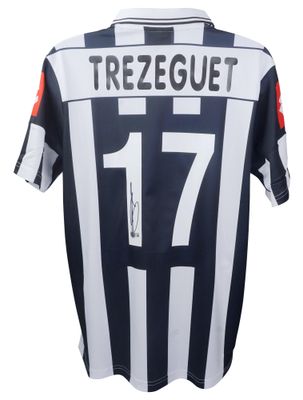 Camiseta de David Trezeguet, número 17, Juventus, temporada 2001-2002. Camiseta autografiada de Trezeguet, 01/02. Camiseta de la Juventus de David Trezeguet, número 17, temporada 2001-2002.  Réplica de la camiseta de la Juventus autografiada. Firmada
