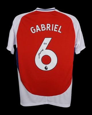 Camisola original de Gabriel, número 6, do Arsenal, época 2024/2025. Camisola autografada do Gabriel, número 24/25. Camisola do Arsenal do Gabriel, época 2024/25.  Camisola original do Arsenal, época 2024/2025, autografada pelo Gabriel.  Autenticação