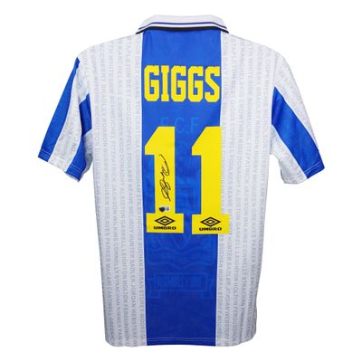 Camisola autografada de Ryan Giggs, número 11, do Manchester United, época 94-96, campeões da época 94-96.  Réplica da camisola do Manchester United autografada por Ryan Giggs, número 11, época 1994-96.  Autenticação: Beckett  Prazo de entrega: 10 a