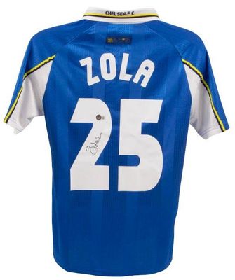 Maglia del Chelsea di Gianfranco Zola, stagione 1997-1999, autografata da ZOLA. Autografo di ZOLA Beckett. Maglia del Chelsea 97/99 Zola 25  Replica della maglia del Chelsea autografata da ZOLA 25  Autenticazione: Ologramma Beckett  Tempi di consegna