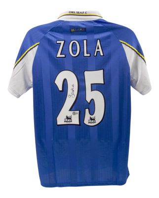 Camisola do Chelsea assinada por Gianfranco Zola, época 1997/99. Autógrafo de Zola. Autenticação Beckett. Camisola do Chelsea by Zola, número 25 (modelo 97/99).  Réplica da camisola do Chelsea assinada por Zola, número 25.  Autenticação: Holograma Be