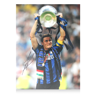 Inter Javier Zanetti Foto Champions League 2010 Madrid Autogramm Inter Foto Autogramm signiert Icons Autogramm Zanetti Inter Finale Champions League 2010 ICONS  Inter Foto Autogramm JAVIER ZANETTI INTER Champions League 2010  Authentifizierung: ICONS