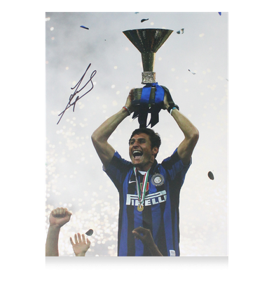 Inter Javier Zanetti Foto Scudetto Italien Autogramm Inter Foto Autogramm signiert Icons Autogramm Zanetti Inter Italien Scudetto ICONS  Inter Foto Autogramm signiert Autogramm JAVIER ZANETTI INTER Scudetto  Authentifizierung: ICONS Hologramm  Tatsäc