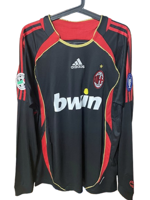 Camisola AC Milan 2006 2007 Versão utilizada no jogo 06/07 Versão réplica VERSÃO USADA EDIÇÃO Camisola Época 06/07