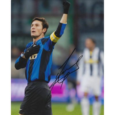 ​Foto Inter di Javier Zanetti Autografata Foto Inter Autografata Autografata SC Autografata Zanetti Inter Scudetto Italia Foto Inter di Javier Zanetti Autografata Autografata Foto Inter Autografata Autografata Javier Zanetti Capitano Trattore Zanetti