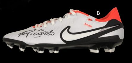 Rivaldo autographed shoe RIVALDO autographed shoe Boot Rivaldo  Authentication: Beckett Hologram   Actual delivery time: 10-20 days.