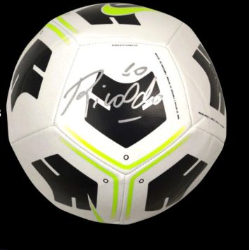 Rivaldo autographed ball RIVALDO  autographed autographed ball KAKA  Ball Signed Autographed Autographs Rivaldo  Authentication: Beckett Hologram  Actual delivery time: 10-20 days. Once you place your