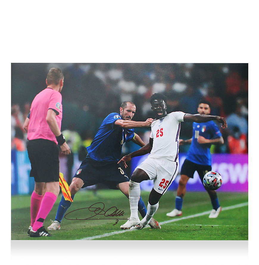 Foto autografata di Giorgio Chiellini, nazionale italiana: Finale UEFA EURO 2020 - Autografo di Chiellini - Foto autografata ICONS  Autenticazione: Ologramma ICONS  Tempi di consegna effettivi: 10-20 giorni. Una volta effettuato l'ordine, riceverai t