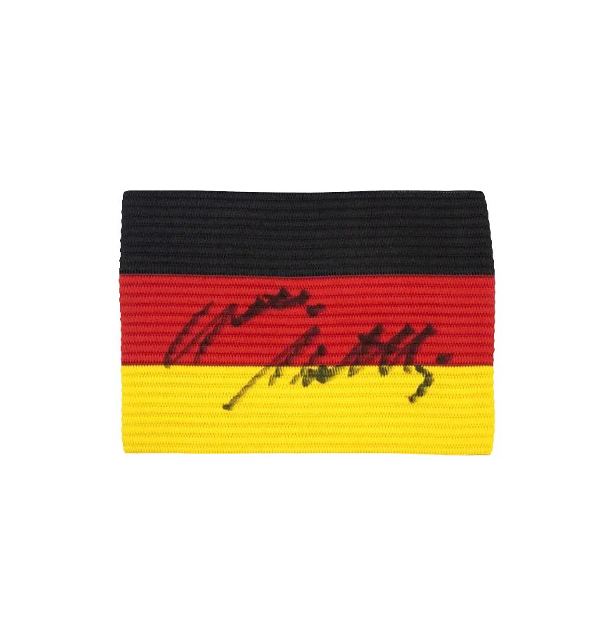 Lothar Matthäus – Signierte Kapitänsbinde der deutschen Nationalmannschaft (Icons Autogramm)  Authentifizierung: ICONS Hologramm  Lieferzeit: 10–20 Tage. Nach Ihrer Bestellung erhalten Sie alle Details.